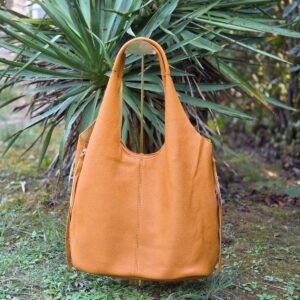 Sac femme souple moutarde avec pochette assortie et bandoulière
