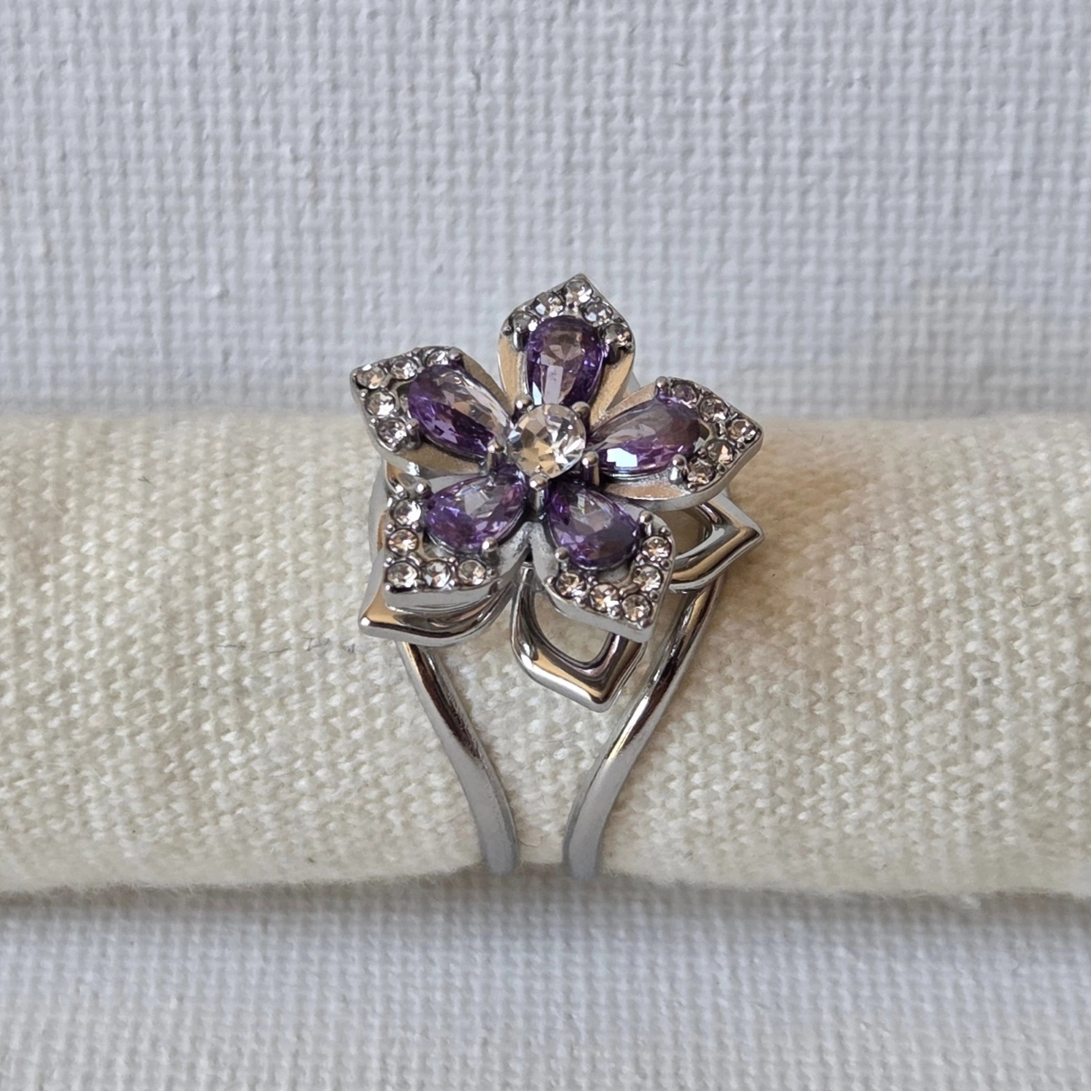 Bague femme anti stress fleur tournante acier inoxydable argenté violet élégant