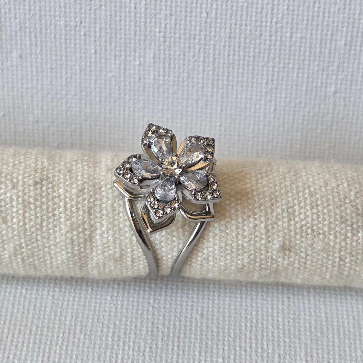 Bague femme anti stress fleur tournante acier inoxydable argenté élégant