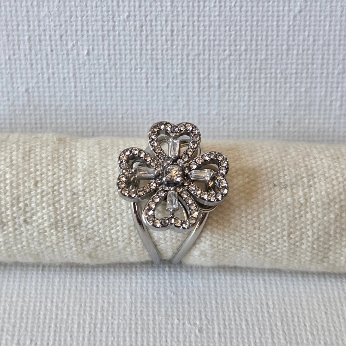 Bague femme anti stress trèfle tournant acier inoxydable argenté élégant