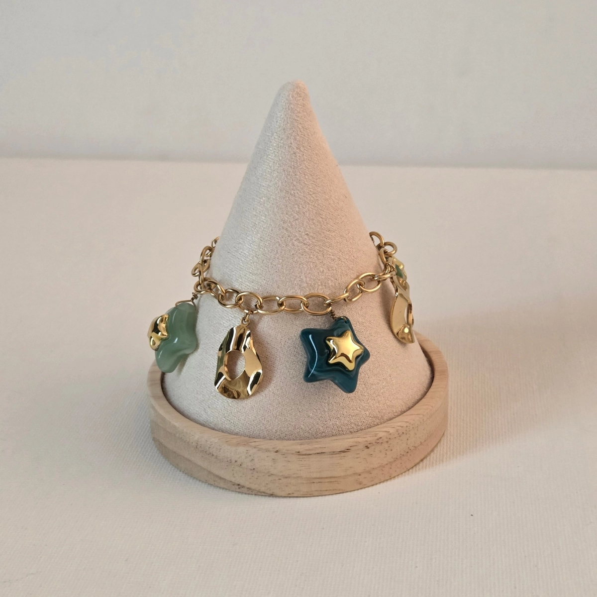 Bracelet charms acier inoxydable doré avec étoiles verte femme tendance élégant