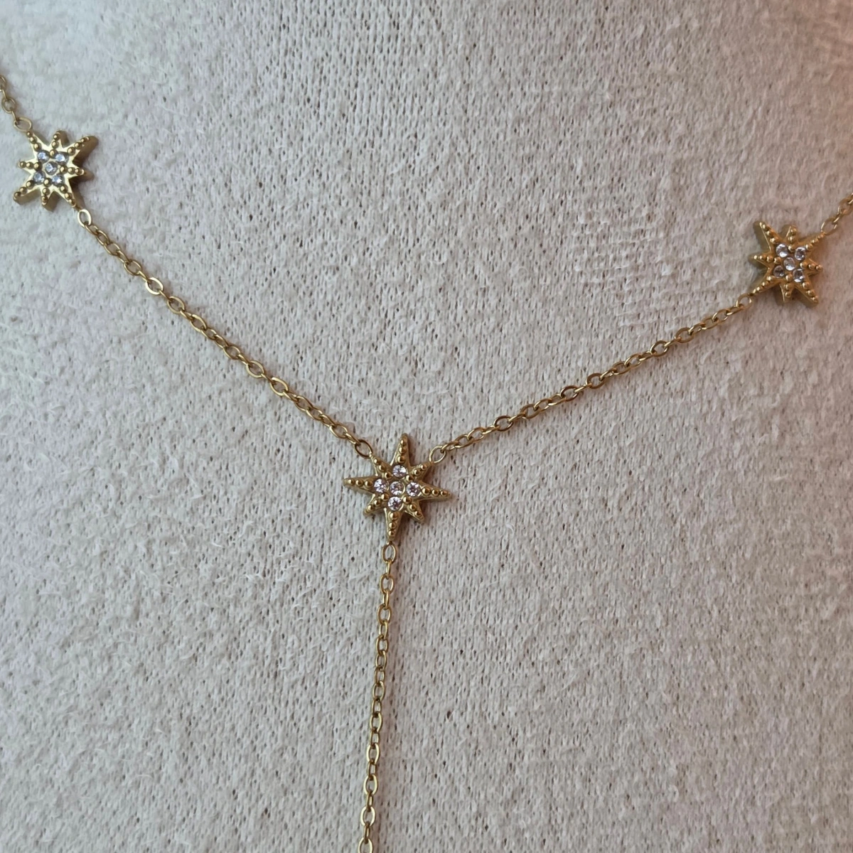 Collier acier inoxydable étoiles strass doré avec chaînette en forme de Y